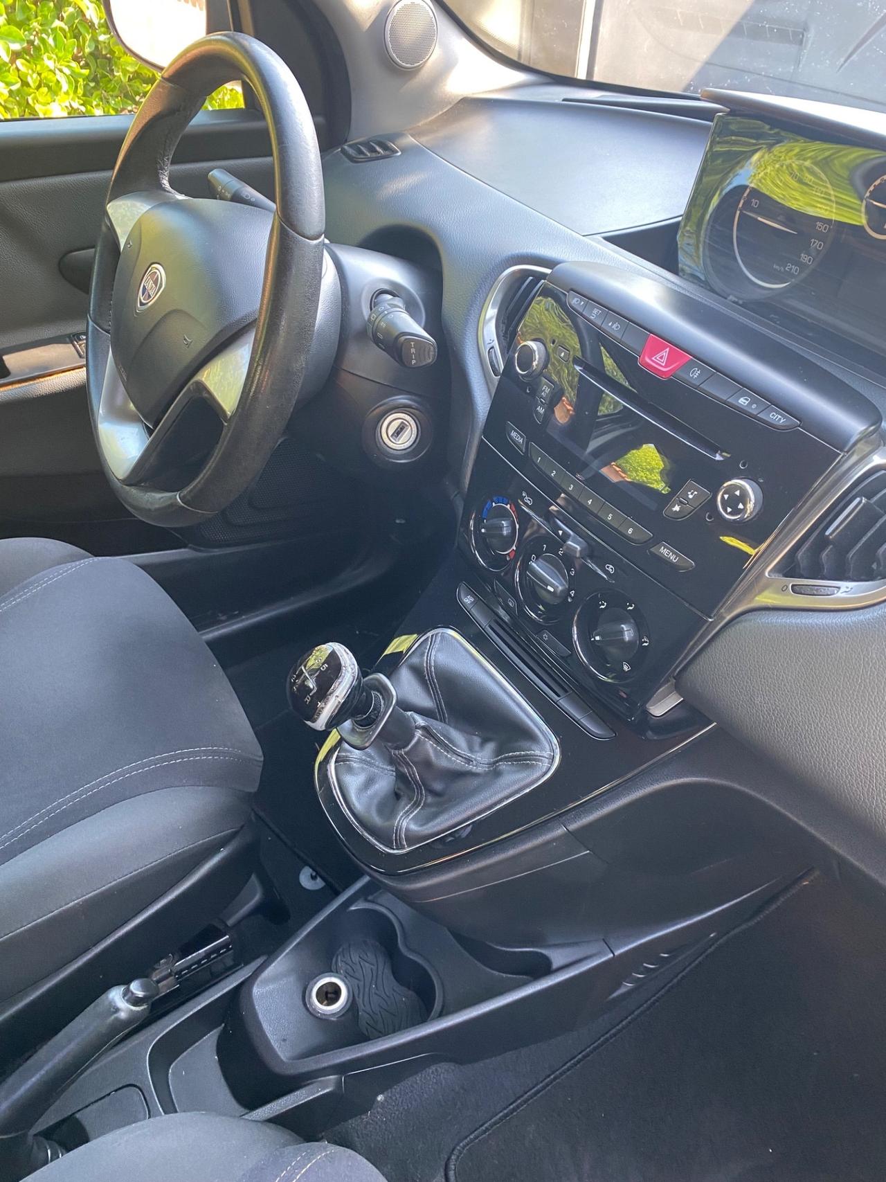 Lancia Ypsilon 1.2 5 porte Platinum. COME NUOVA
