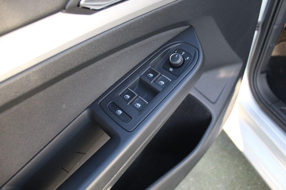 VOLKSWAGEN - Golf - 1.0 TSI EVO Life