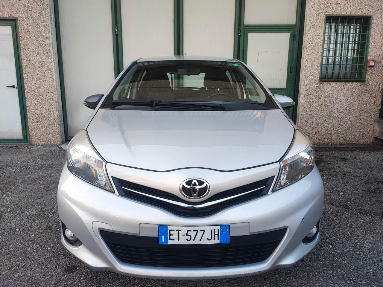 Toyota Yaris 1.0 5 porte BENZINA NEOPATENTATI 2013