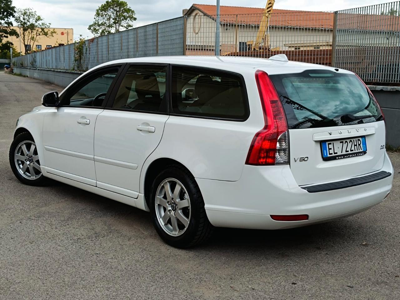 Volvo V50 D2 R-design