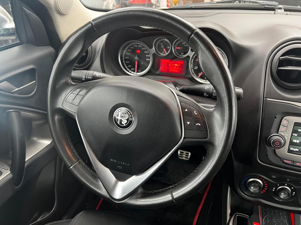 Alfa Romeo MiTo 2017 1.4 Distinctive 78cv E6