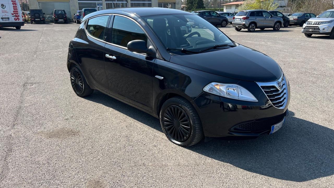 Lancia Ypsilon 1.2 69 CV 5 porte S&S Gold