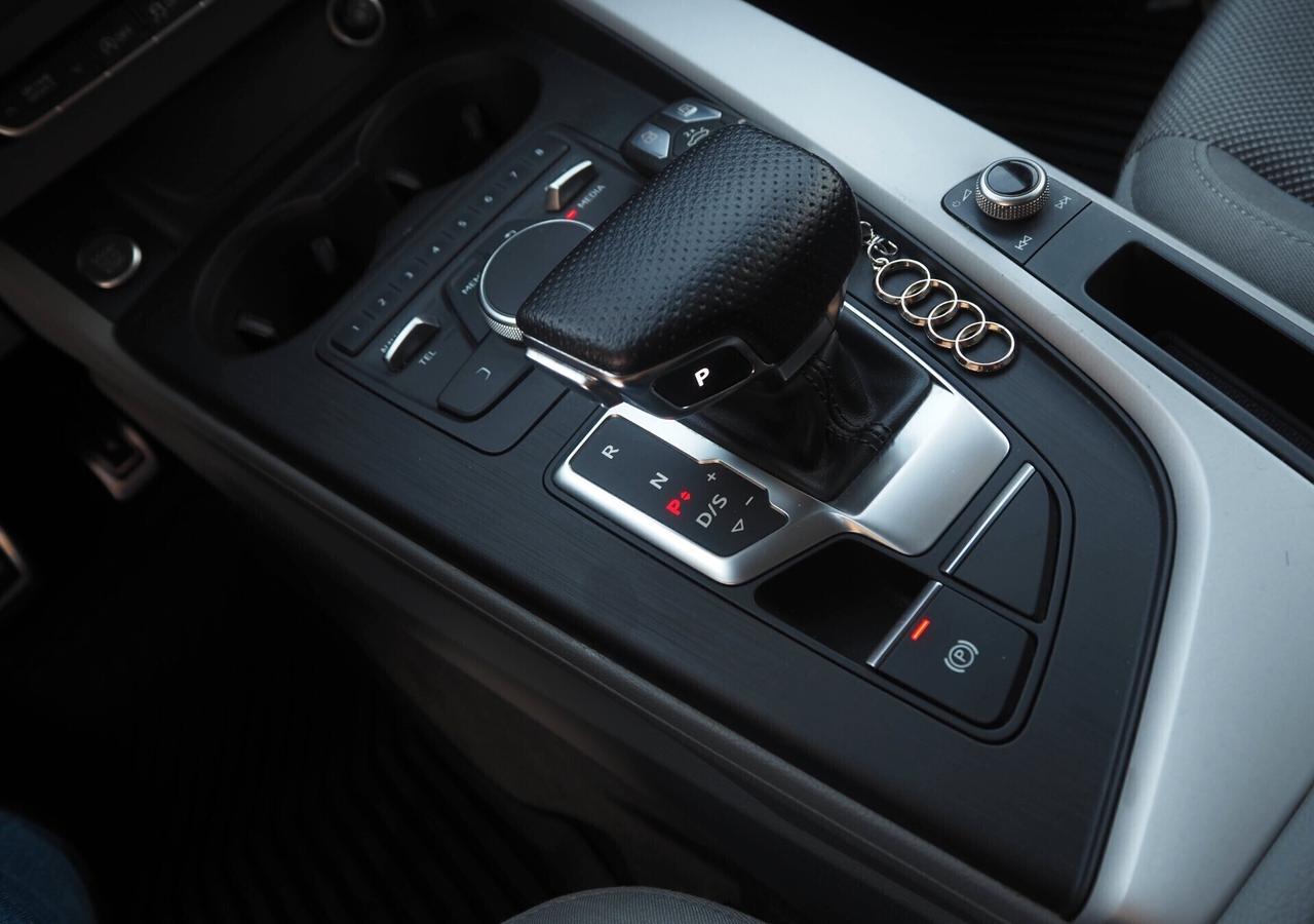 Audi A4 35 TDI S tronic line edition
