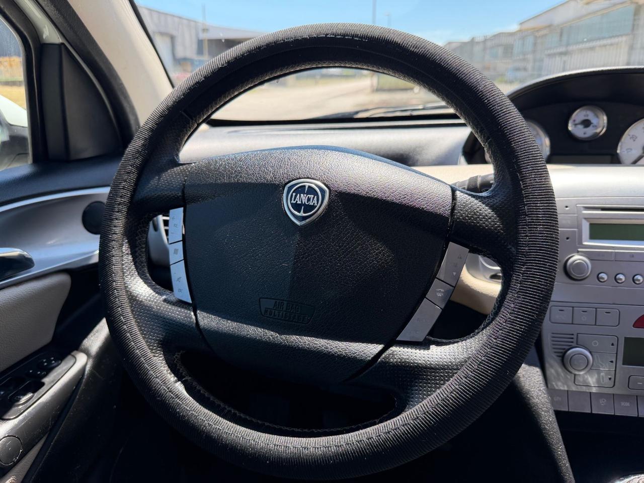 Lancia Ypsilon 1.2 Versus 150000 km