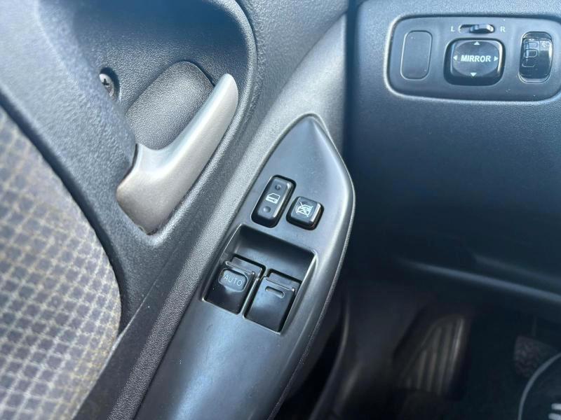 Toyota Yaris 3 Porte Yaris 3p 1.0 BENZ 65 CV Sol OK NEOPATENTATI