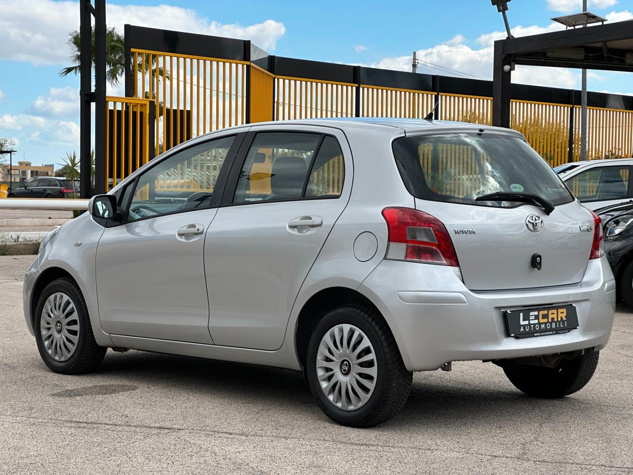 TOYOTA Yaris 1.0 5 porte Sol