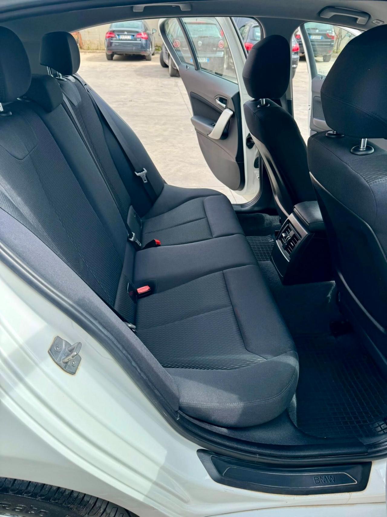 Bmw 114 114d 5p. Urban