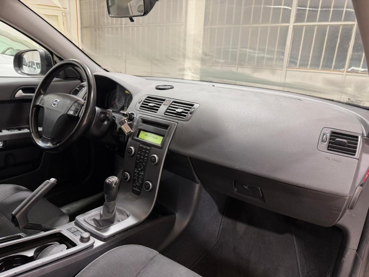 VOLVO - V50 - D2 R-design