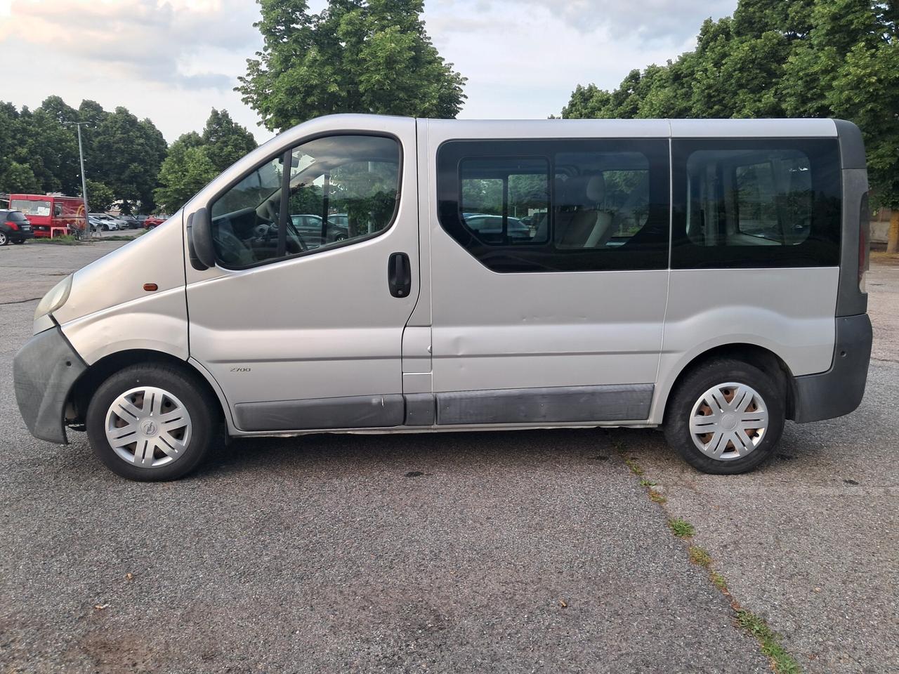 VIVARO 6 POSTI AUTOCARRO