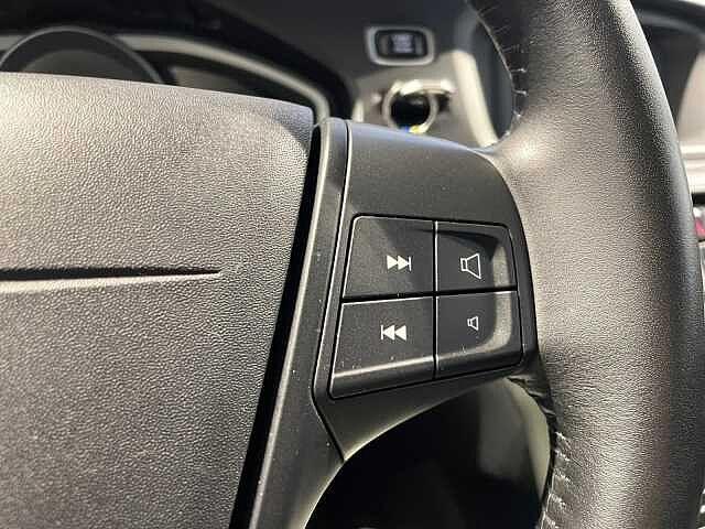 Volvo V40 2.0D 120CV Business - NEOPATENTATI