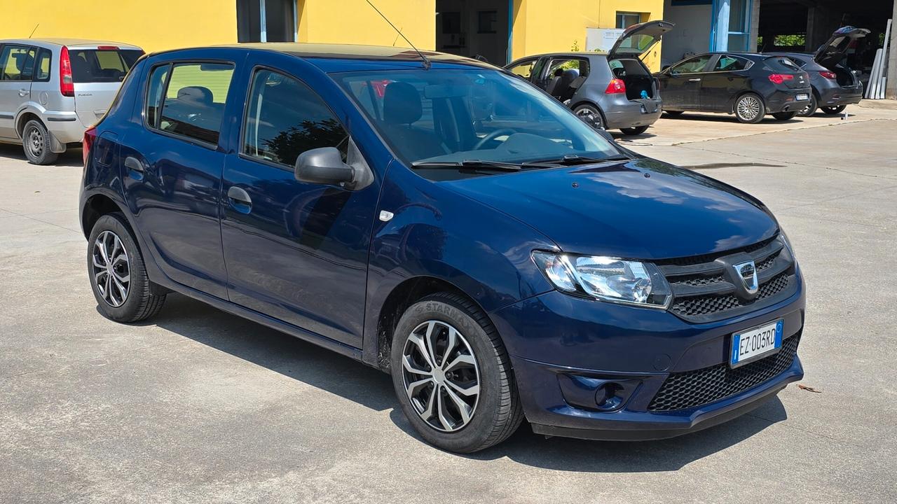 DACIA SANDERO GPL TENUTA MOLTO BENE