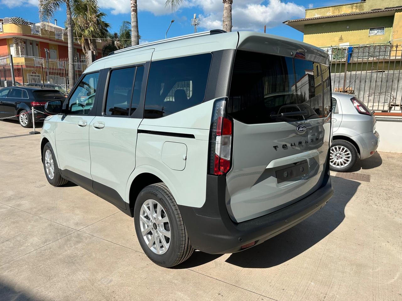 Ford Tourneo Courier 1.0 EcoBoost Titanium