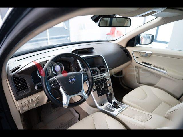 VOLVO XC60 2.4 d3 Momentum AWD 163 CV Geartronic