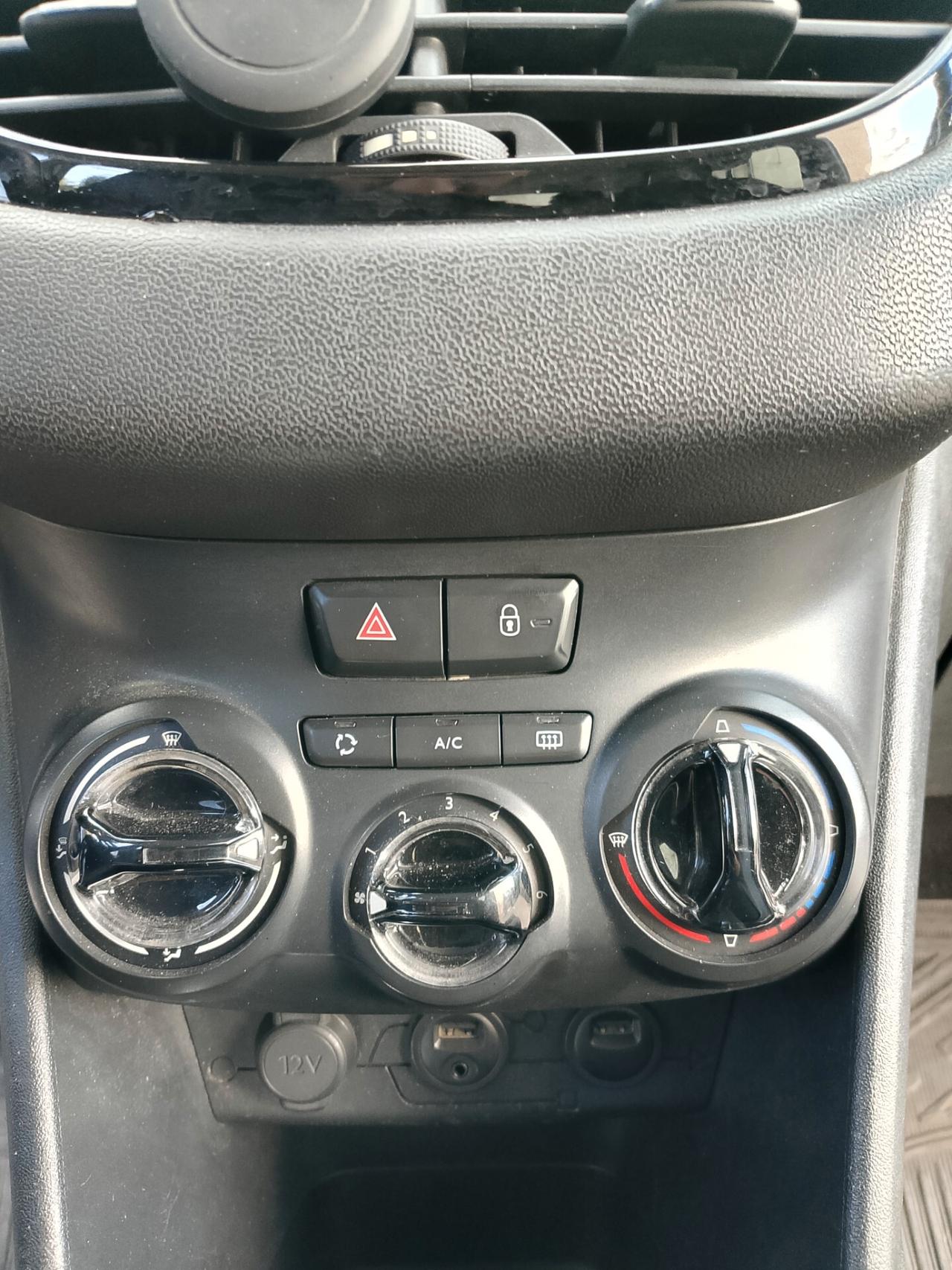 Peugeot 208 1.4 HDi 68 CV 5 porte Allure