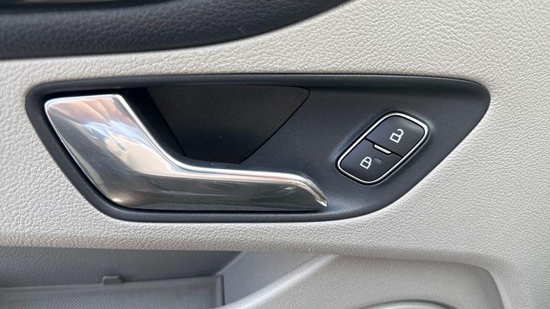 Ford Tourneo Custom 320 2.0 tdci 130cv Trend L1H1 E6