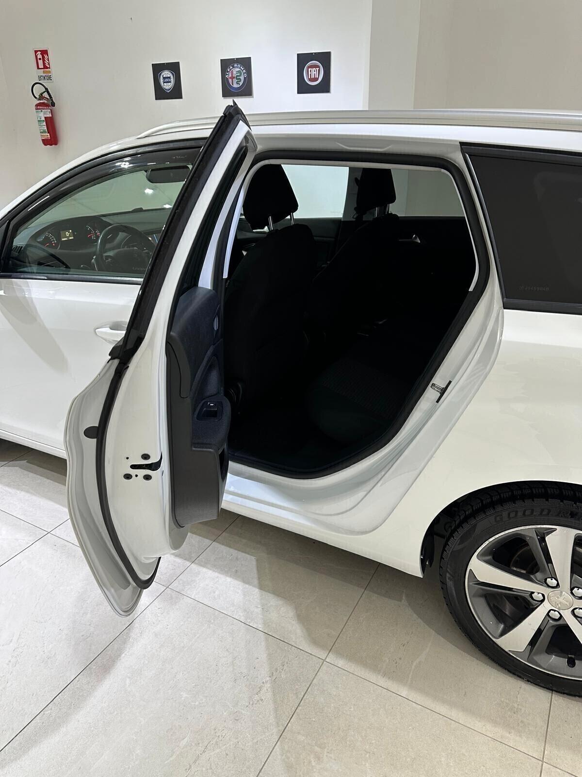 Peugeot 308 BlueHDi 130 S&S EAT8 SW Style