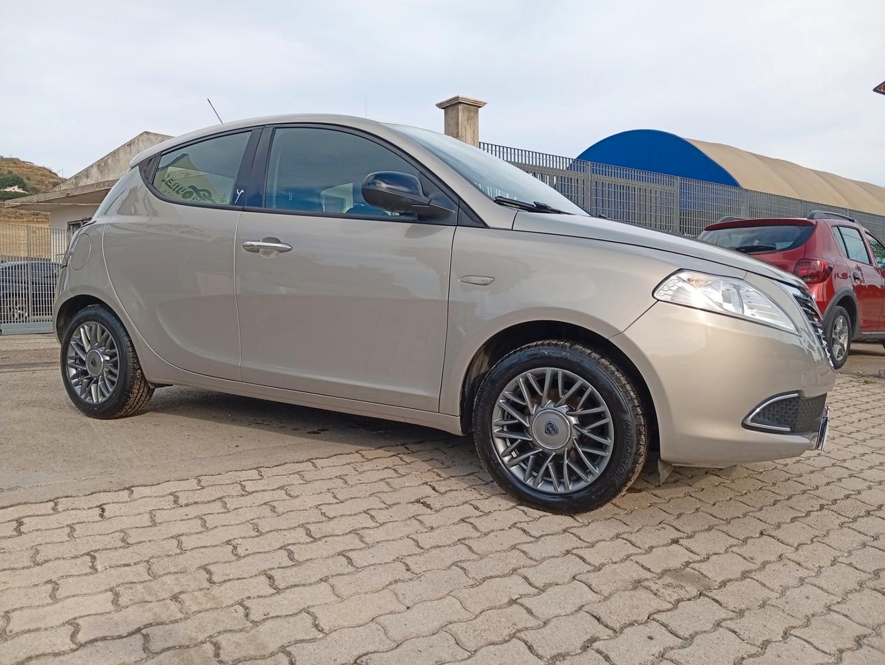 Lancia Ypsilon 1.2 69 CV Unyca