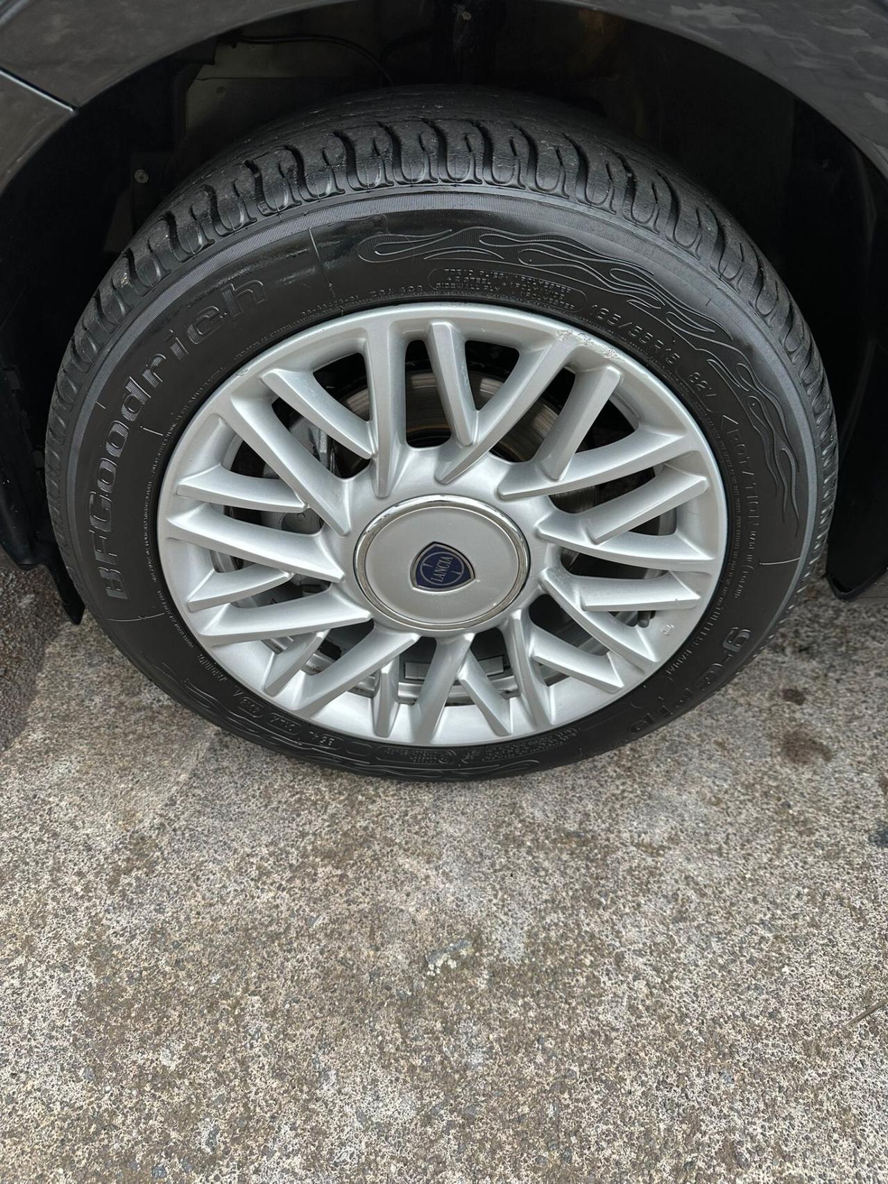 Lancia Ypsilon 1.3 MJT 16V 95 CV 5 porte S&S Gold