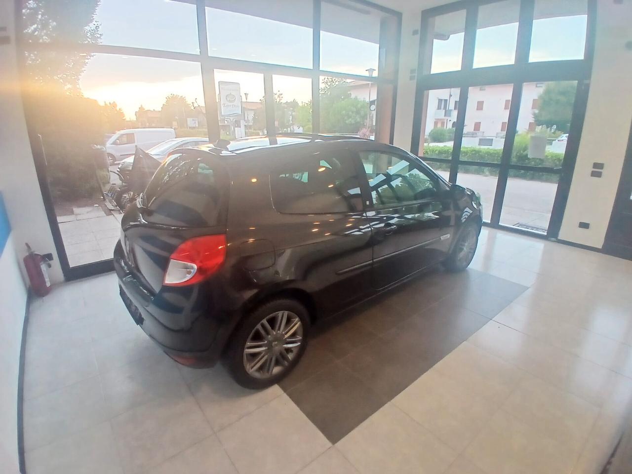 Renault Clio 1.2 16V 3 porte Dynamique modell. 2012 neo paten navigatore possibilita"di finanziamento!