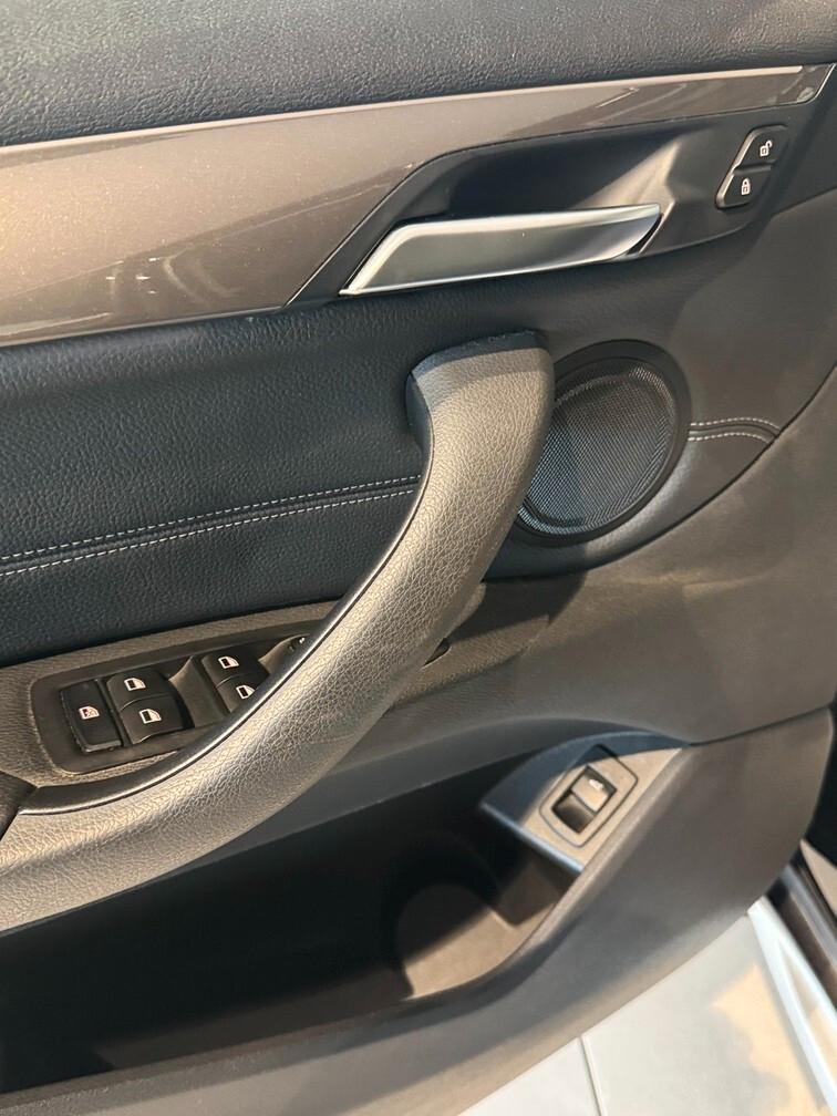 BMW X1 sdrive18d xLine auto Led Navi 18"