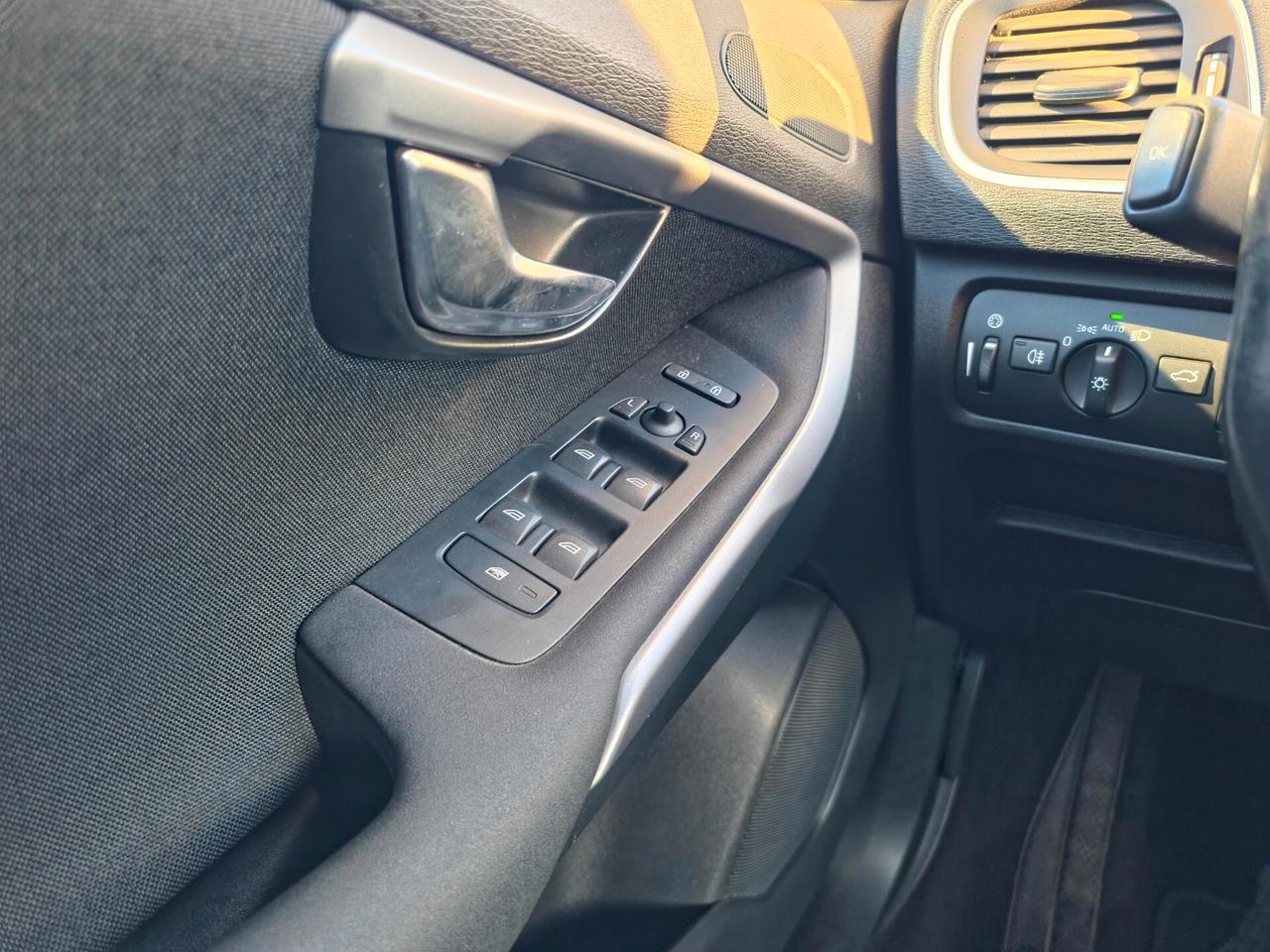 Volvo V40 D4 Momentum CV-120 Automatica E6 NEO 2016