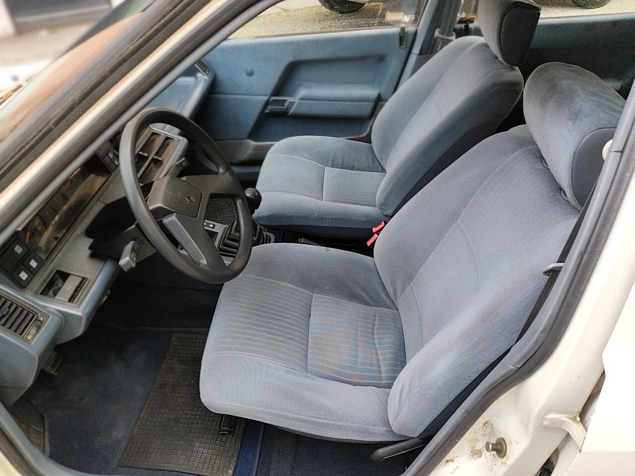 Renault 21 Nevada 1.7 GTS + gancio traino