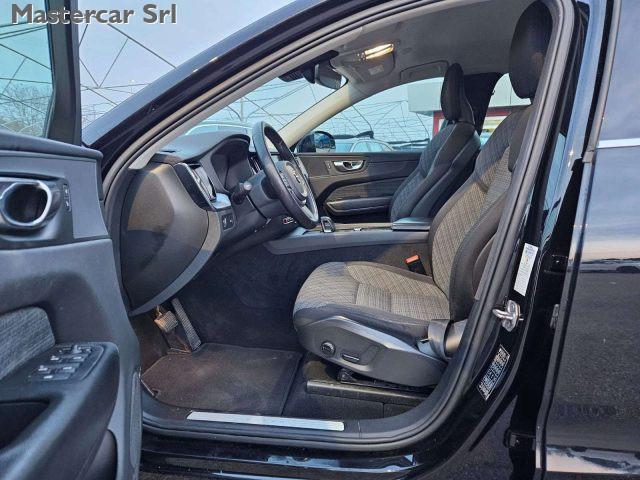 VOLVO XC60 XC60 II 2022 2.0 b4 Momentum Pro auto - GG102RJ