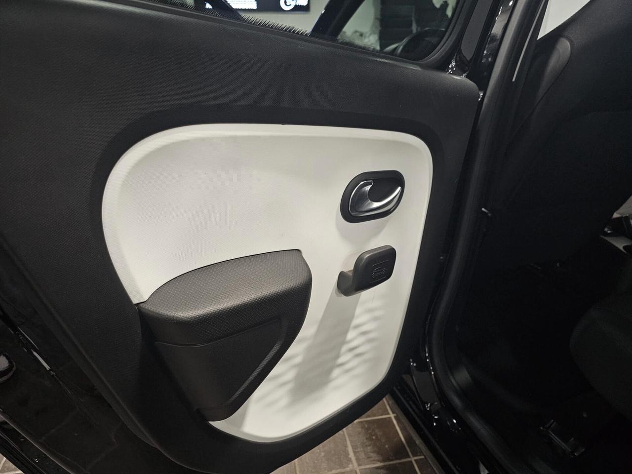 NUOVA RENAULT TWINGO INTENS TCe 0.9 BENZ 90CV TOTAL BLACK EDITION