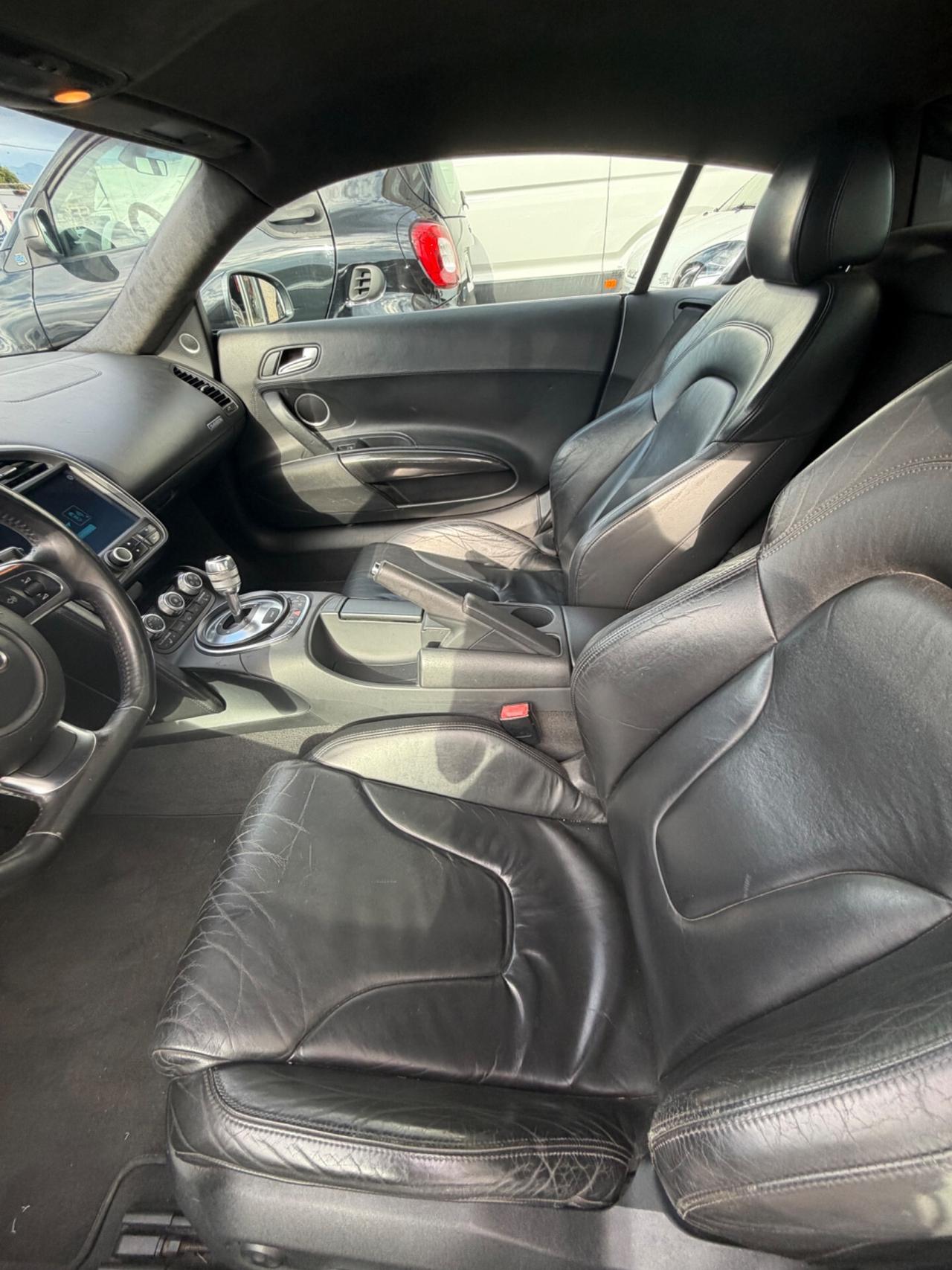 Audi R8 4.2 V8 FSI quattro R tronic