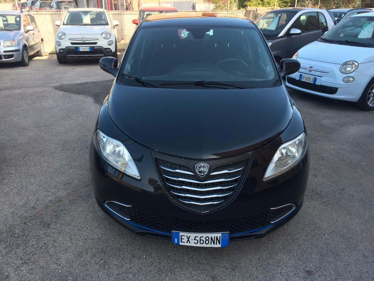 Lancia Ypsilon 0.9 TwinAir 85 CV tagliandata garanzia !!automatica! ideale per neopatentati!