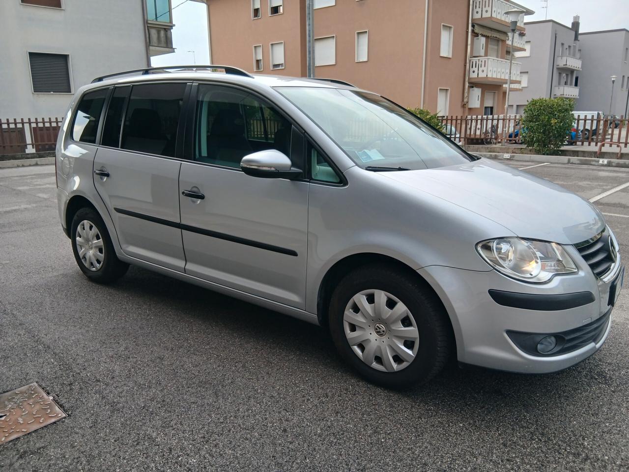 Volkswagen Touran 1.6 Trendline 7 posti unico proprietario