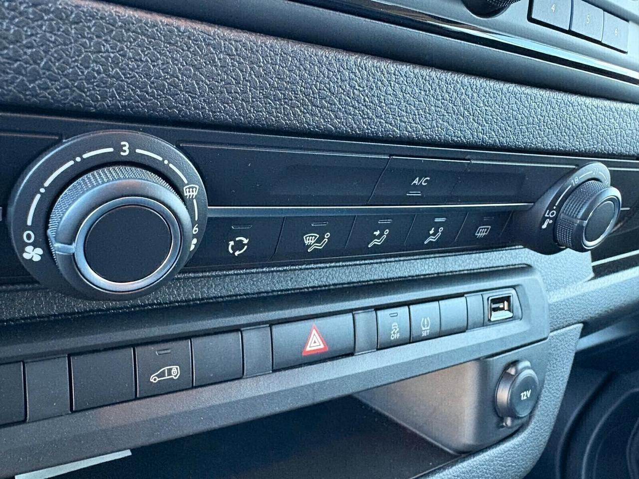 Peugeot Expert 50 kWh PL-TN PREMIUM Standard SPOTICAR