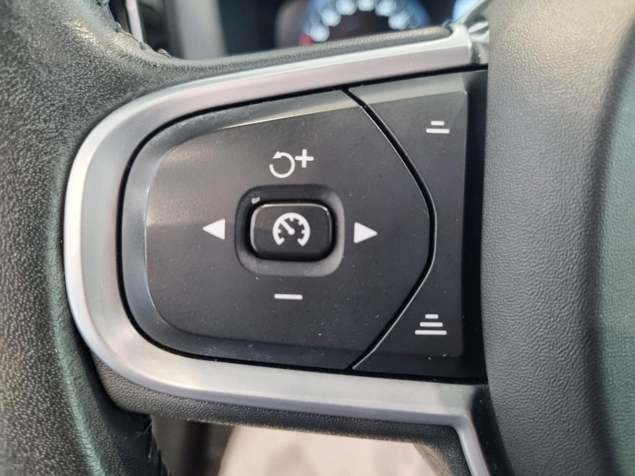 Volvo XC 60 XC60 B4 (d) Geartronic Momentum