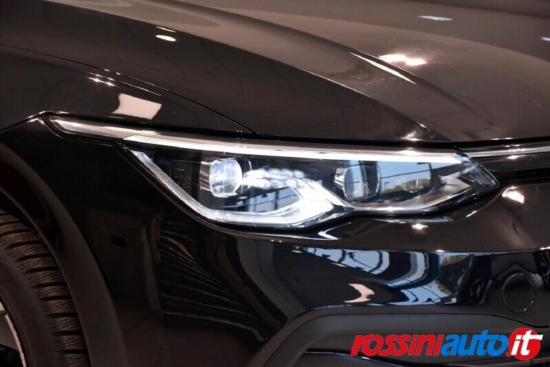 VOLKSWAGEN GOLF 8 2.0 TDI 150 CV DSG LIFE + I.Q LED R17 VENTURA