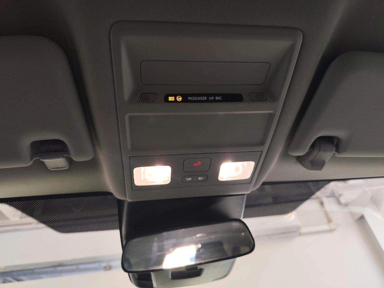 VOLKSWAGEN T7 Caravelle e-Caravelle Window Short Life electric 160kW 340 cv automatic 3100mm