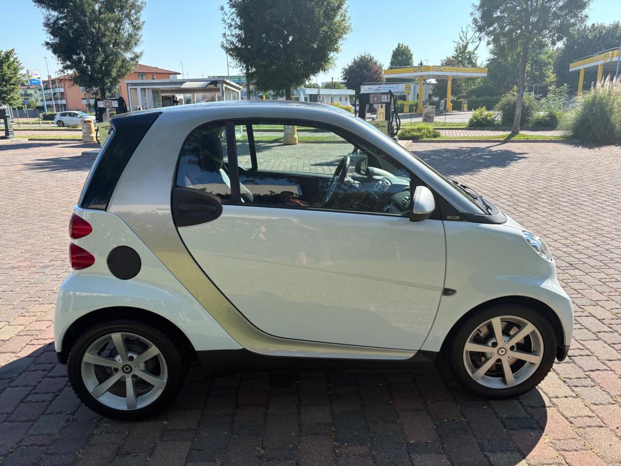 Smart ForTwo 1000 52 kW MHD coupé pure
