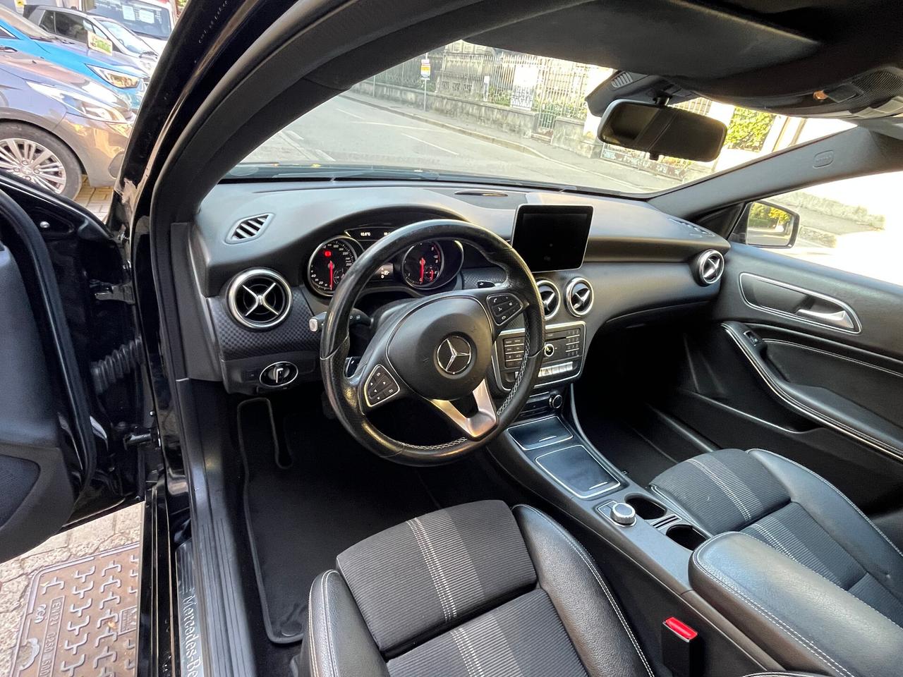 MERCEDES A180D SPORT - CAMBIO AUTOMATICO - ANCHE PER NEOPATENTATI