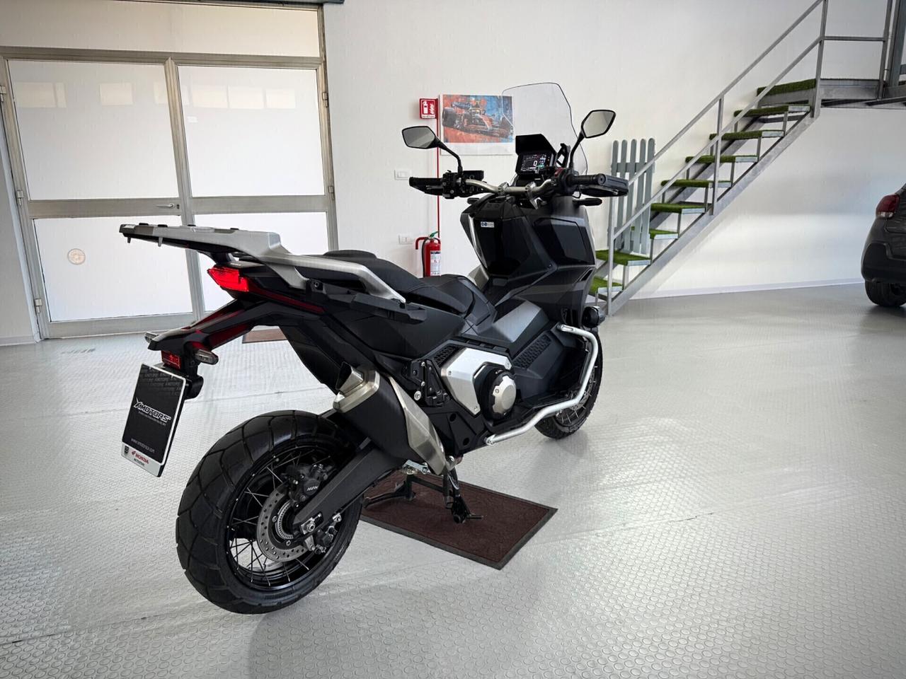 Honda X-ADV 750 con travel pack