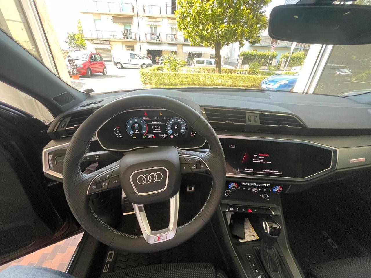Audi Q3 TDI S tronic Identity Black