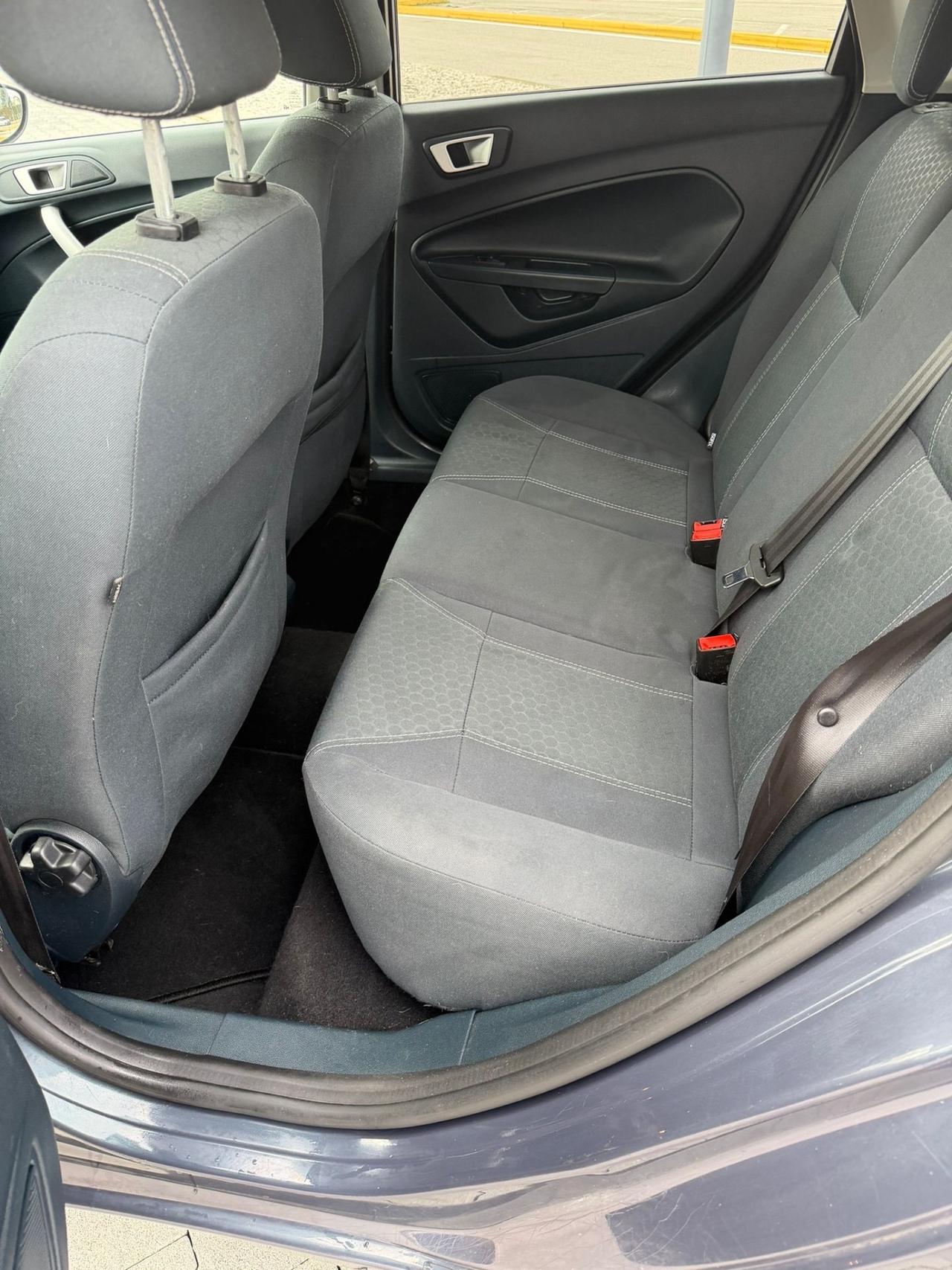 Ford Fiesta 1.4 16V 5p. Bz.- GPL Titanium Bs.