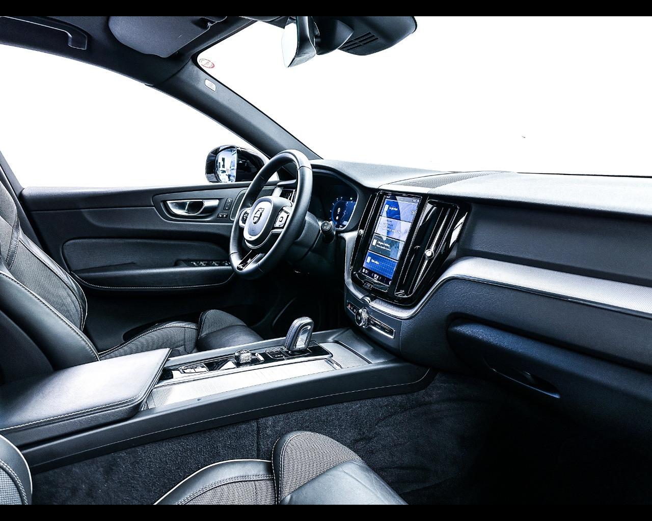 VOLVO XC60 (2017-->) - XC60 B4 (d) AWD automatico Plus Dark