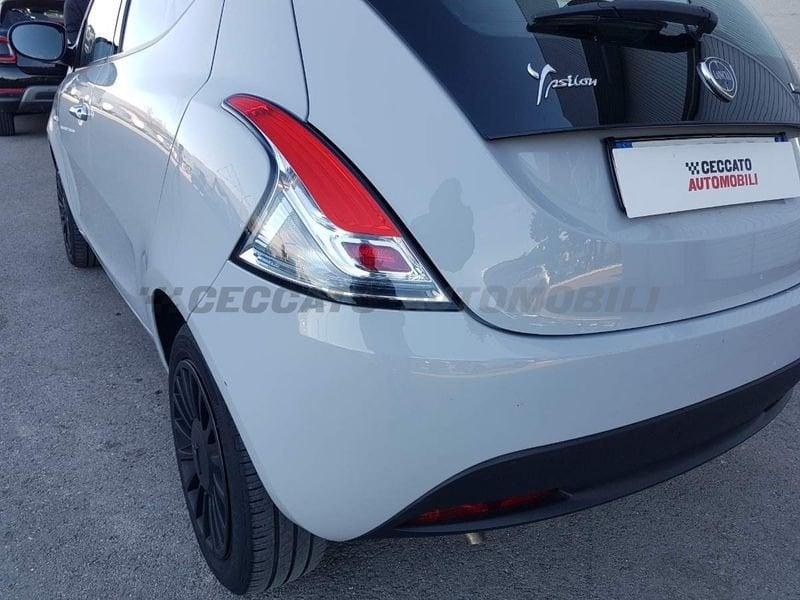 Lancia Ypsilon Ypsilon 1.0 firefly hybrid Silver s&s 70cv 5p.ti