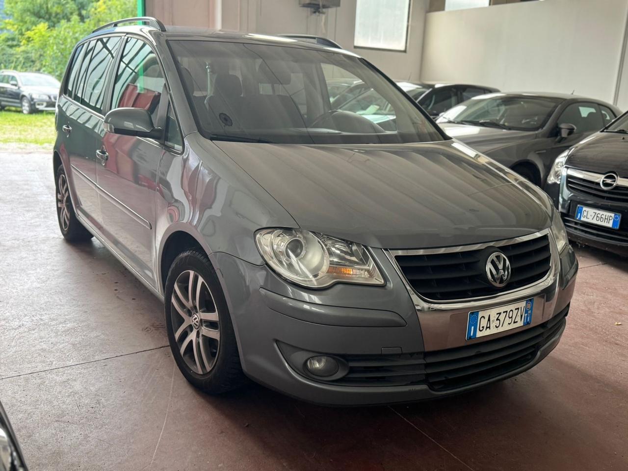 Volkswagen Touran 2.0 TDI DPF Highline 7 POSTI