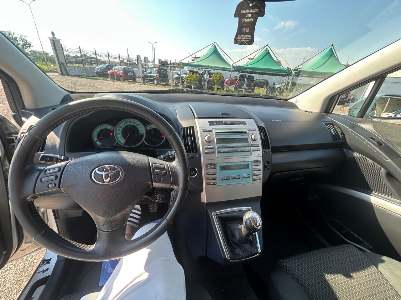 Toyota Corolla Verso 2.2 16V D-4D DPF Luna 7pti
