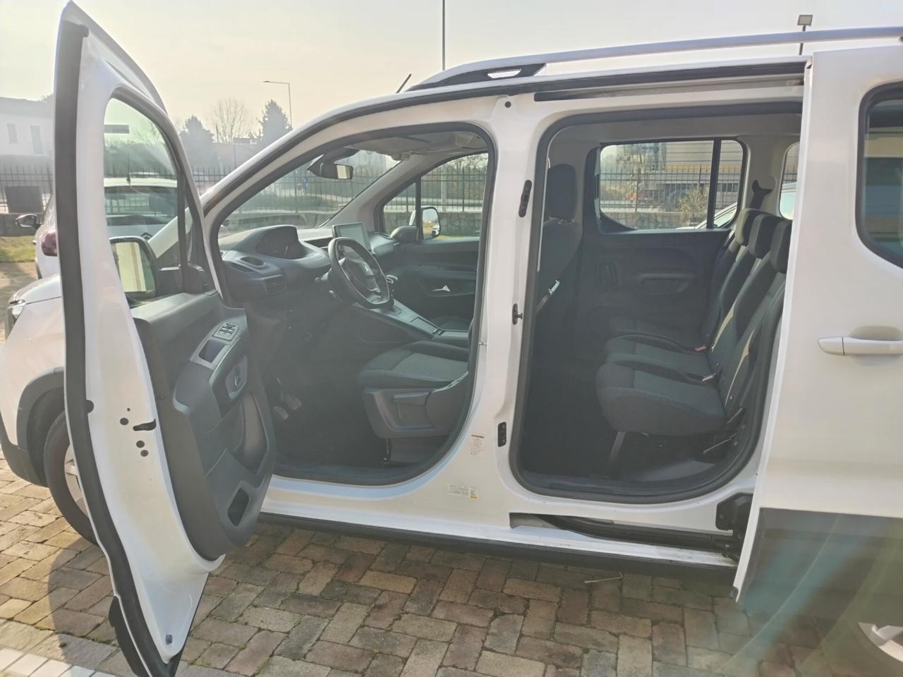 Peugeot Rifter 130cv. full.