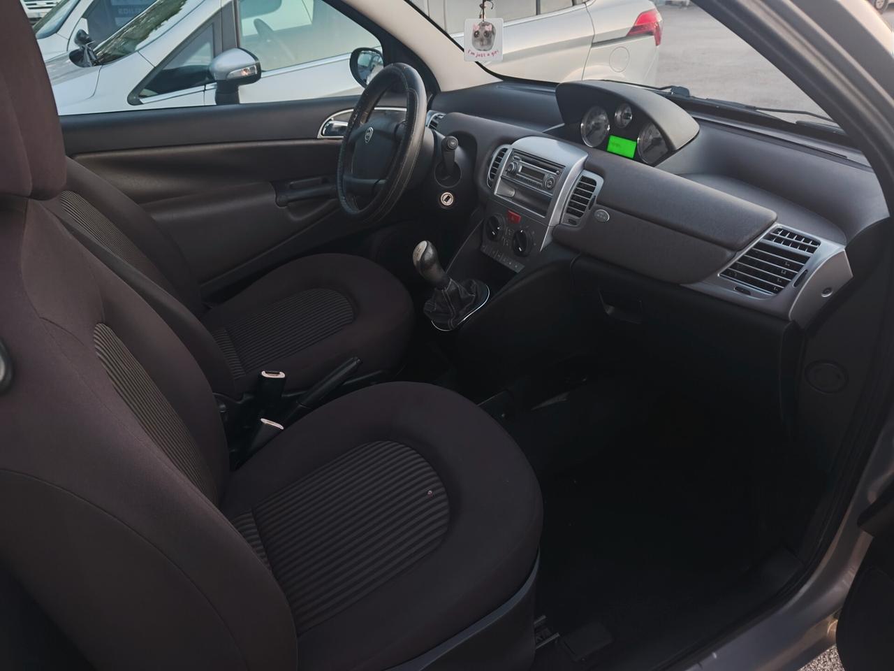 Lancia Ypsilon 1.3 MJT 75 CV Oro