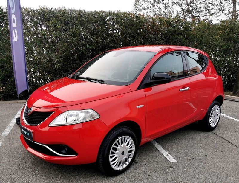 Lancia Ypsilon 0.9 TwinAir 85 CV 5 porte Metano Ecochic Silver