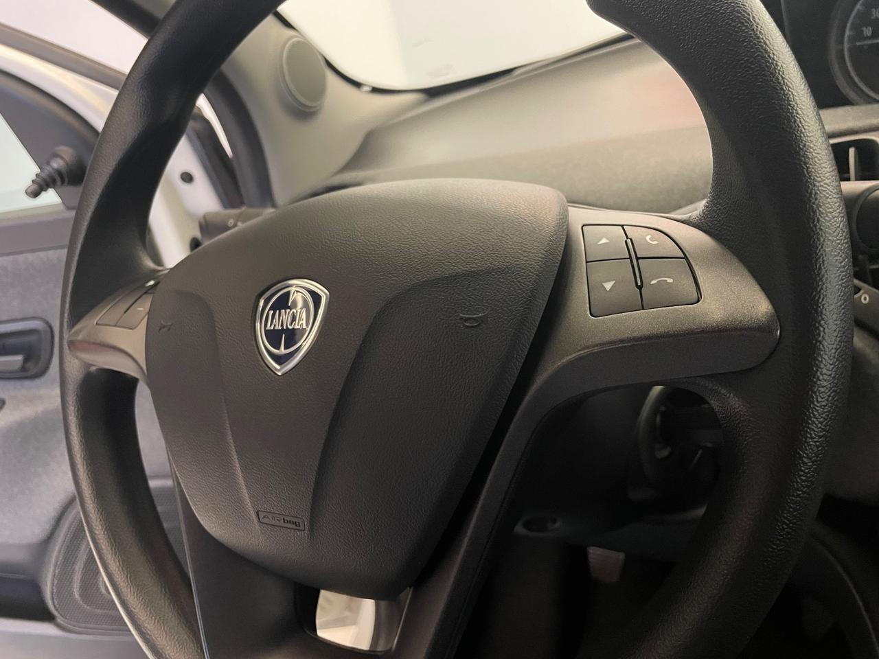 Lancia Ypsilon 1.0 FireFly 5 porte S&S Hybrid Ecochic Silver