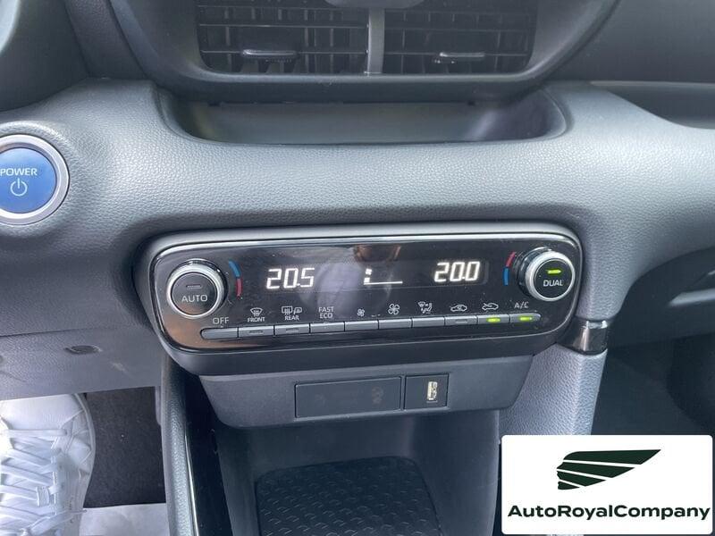 Toyota Yaris 1.5 Hybrid 5 porte Lounge IVA ESPOSTA