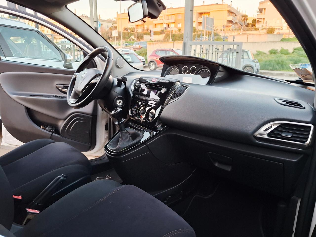 Lancia Ypsilon 1.2 69 CV 5 porte GPL Ecochic Silver